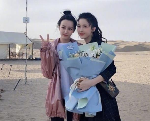 热巴的家庭背景终于曝光!父亲竟大有来头,两人嘴巴还是同款