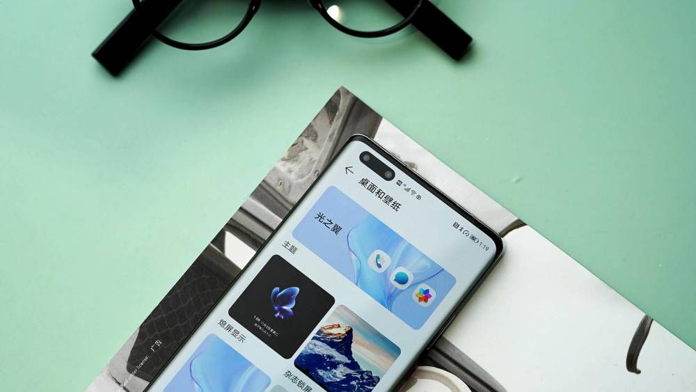 华为mate40 pro提供了四套,除了我上面演示的「光之翼」,还有「未来之