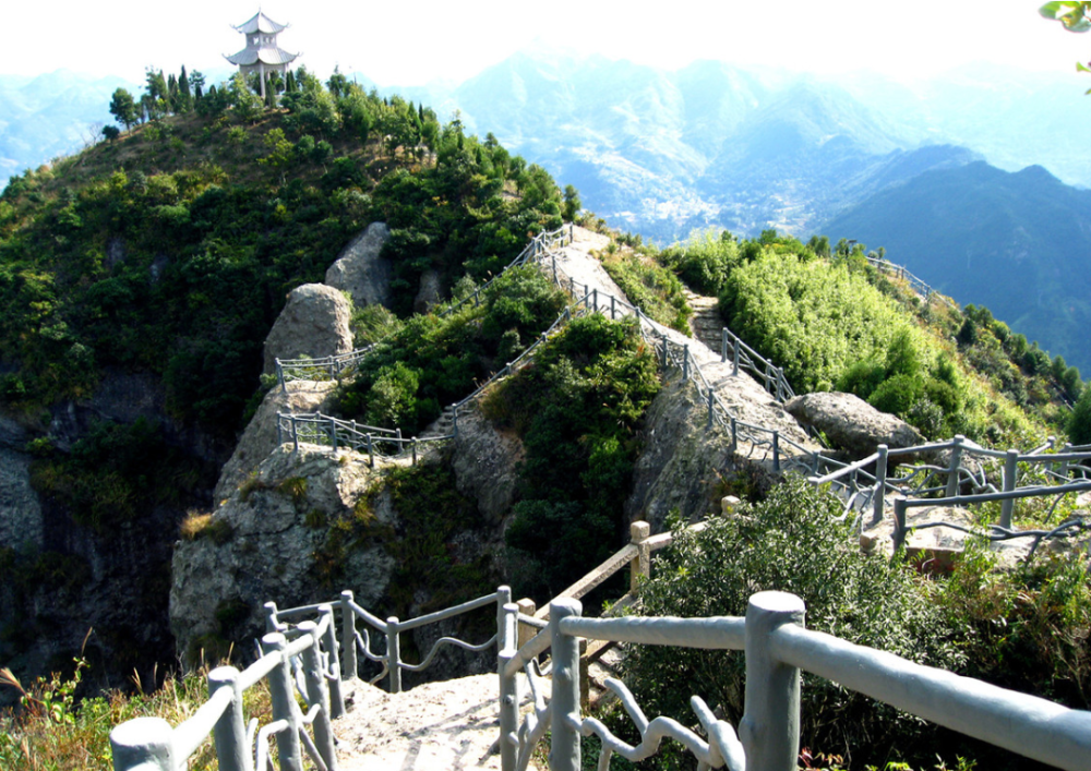 温州中雁荡山,以山水奇秀闻名,史称中国东南第一山