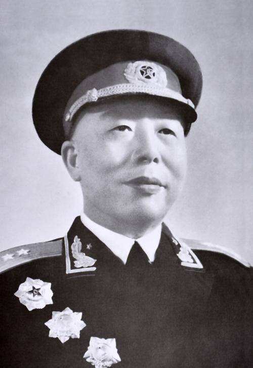 上海警备区首任司令员,曾任志愿军副司令,官至副国级