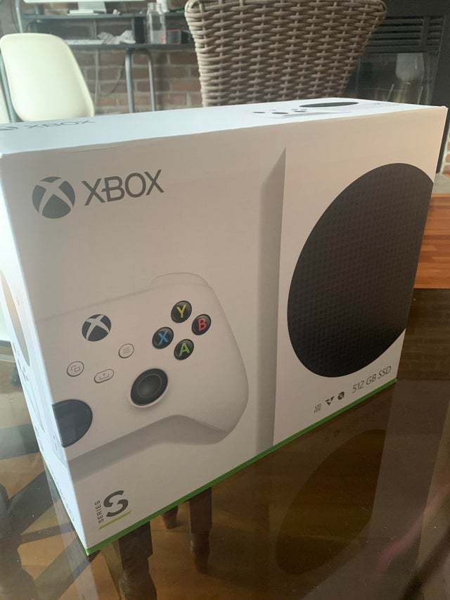 微软xbox series s主机细节:只有364gb的可用存储空间