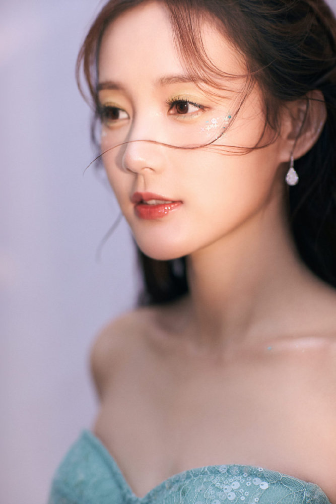 李一桐网纱连衣裙优雅写真