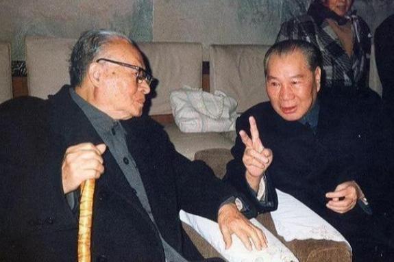杨成武将军儿女呢?两儿一女全都当兵,还是唯一的女将军!