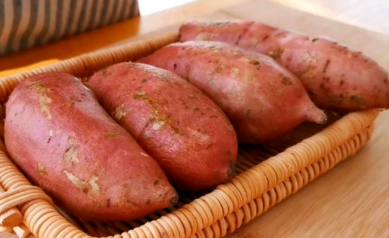 红薯不要洗了就上锅蒸,掌握几点蒸红薯窍门,蒸好香甜软糯,实用