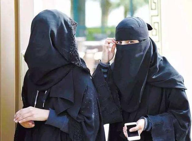 为何迪拜偶遇穿黑袍的女人,不能主动搭讪?当地人:小心