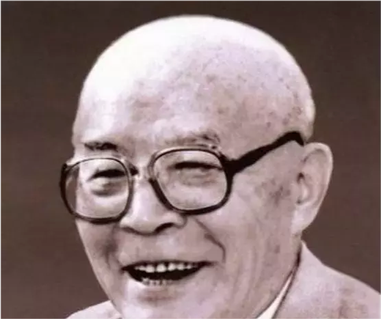 他就是——吕正(zheng)操,他出生在辽宁,他的家里条件一直很清贫,他