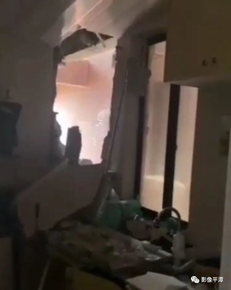 平潭一小区套房内发生爆炸!窗户直接炸飞掉落