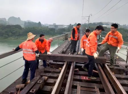 科学菌:天津铁路桥坍塌,简单的桥枕更换为什么会引起