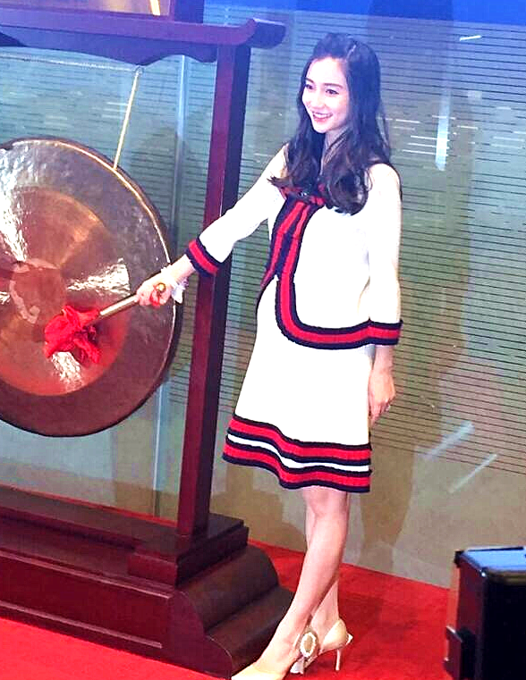 女明星的"孕肚照",杨颖,唐嫣依旧很美,看到吉娜:确定6个月了?