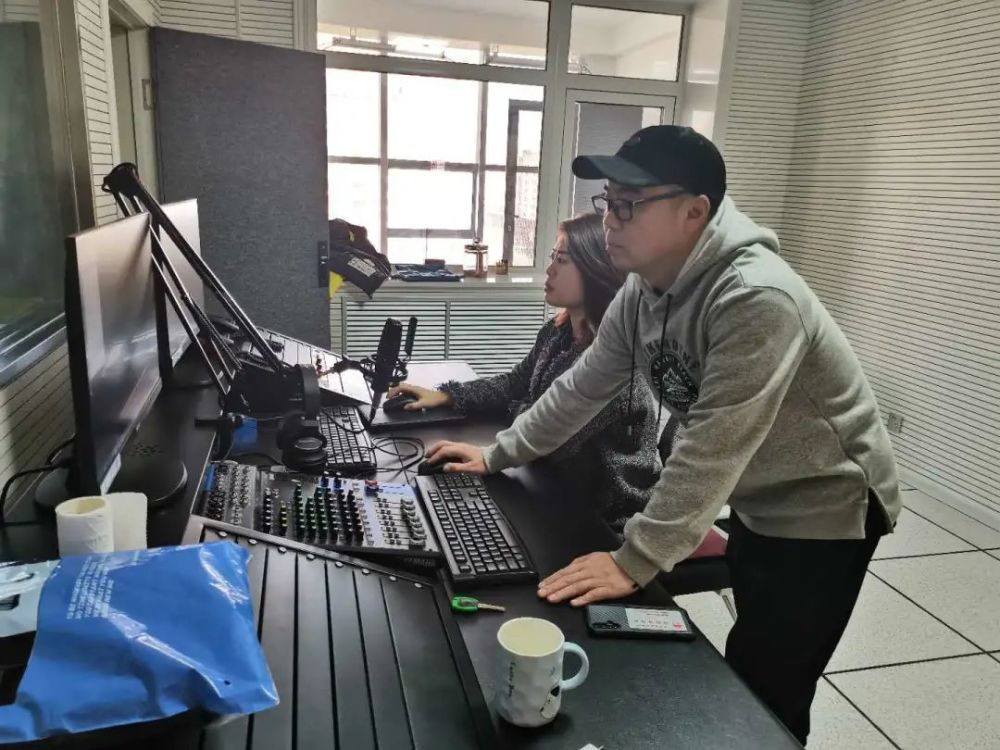 上央视,数十篇报道上省台,开创了肇东电视台有史以来外宣的最好成绩