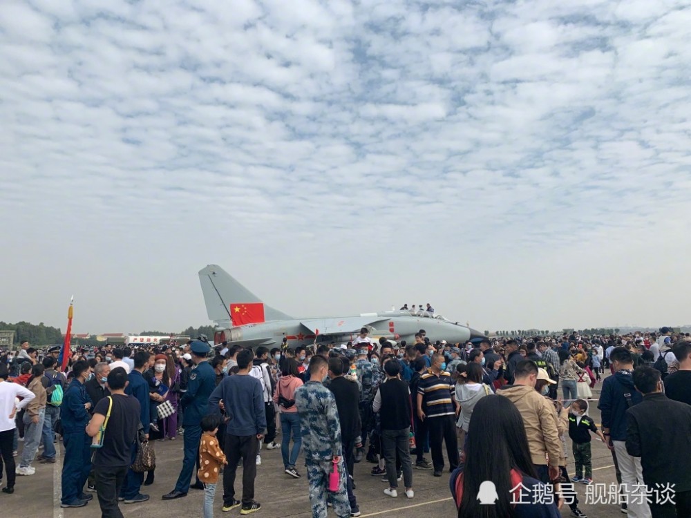 豹爷风采杭州笕桥机场举行军营开放日活动