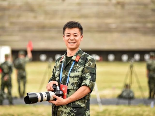 今天,一起走近武警部队的兵记者