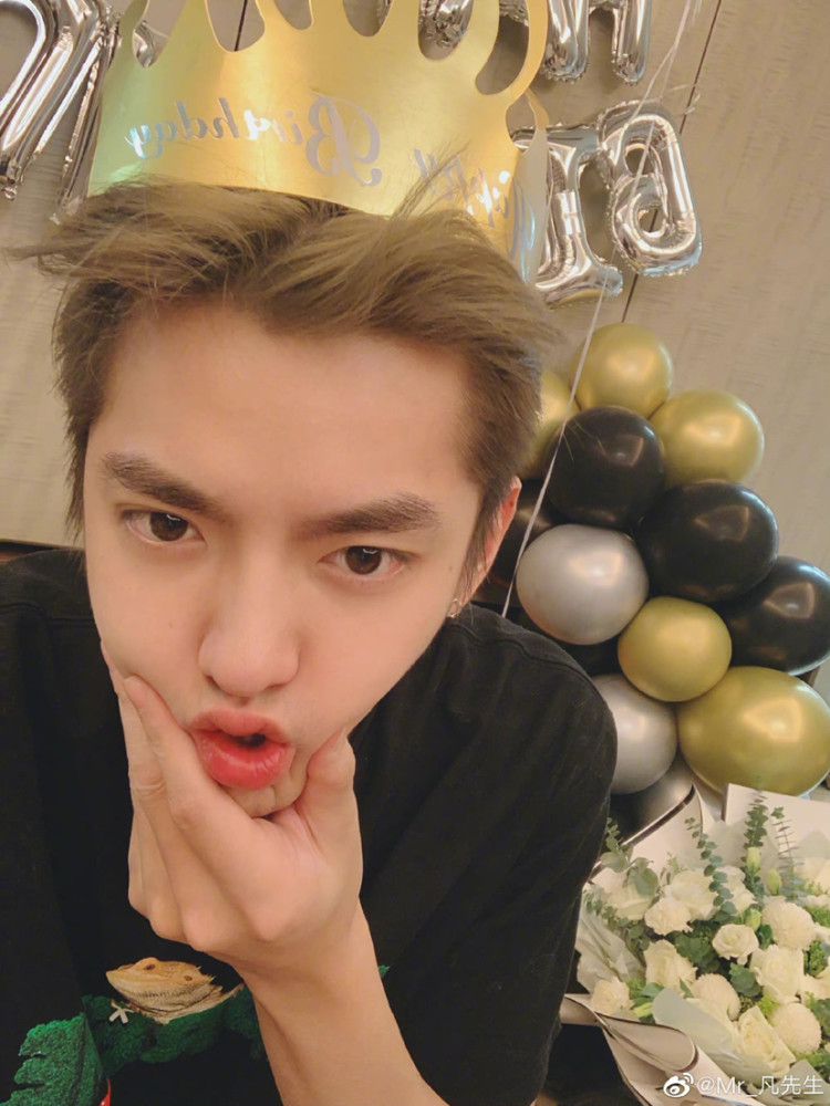 吴亦凡生日收粉丝手写祝福