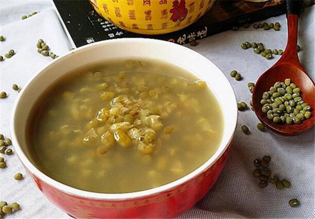 食疗大师张悟本曾称绿豆汤包治百病自己却患脑梗住进医院