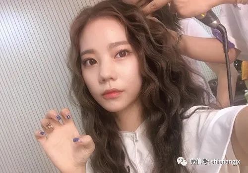 详解女生齐肩发做绵羊卷烫发教程!