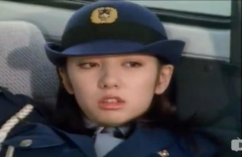 还记得《铁甲小宝》里的女交警吗?被称童年女神,40多岁依旧美丽