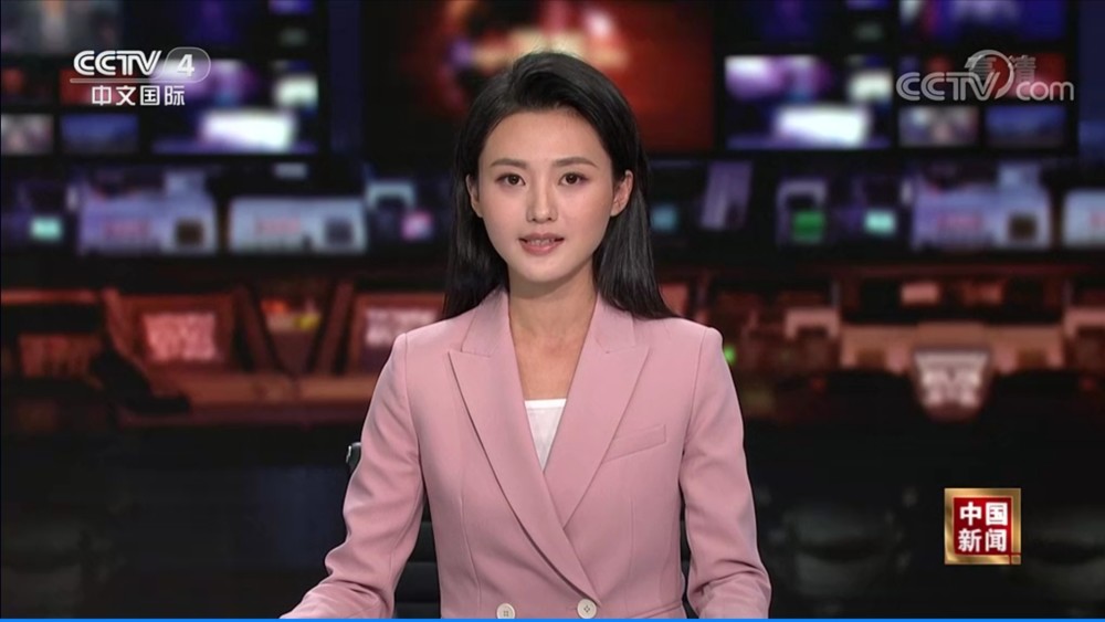 央视《中国新闻》迎来新女主播刘颢玥,职业轨迹与李七月一模一样