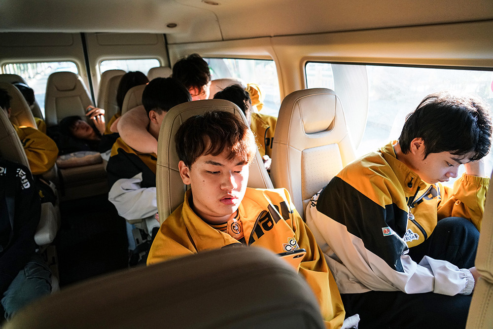 峡谷里的荣耀与忧伤：电竞少年之青春残酷物语