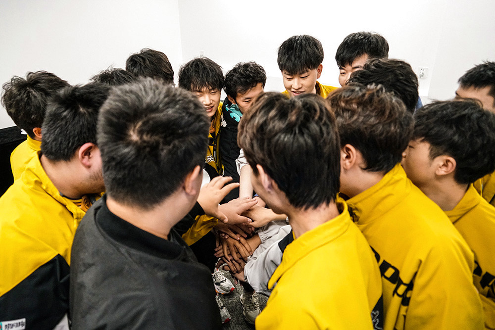 峡谷里的荣耀与忧伤：电竞少年之青春残酷物语