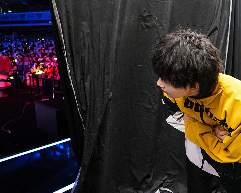 峡谷里的荣耀与忧伤：电竞少年之青春残酷物语