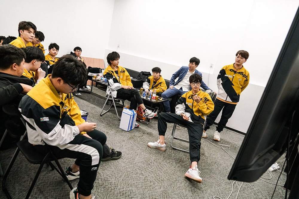 峡谷里的荣耀与忧伤：电竞少年之青春残酷物语