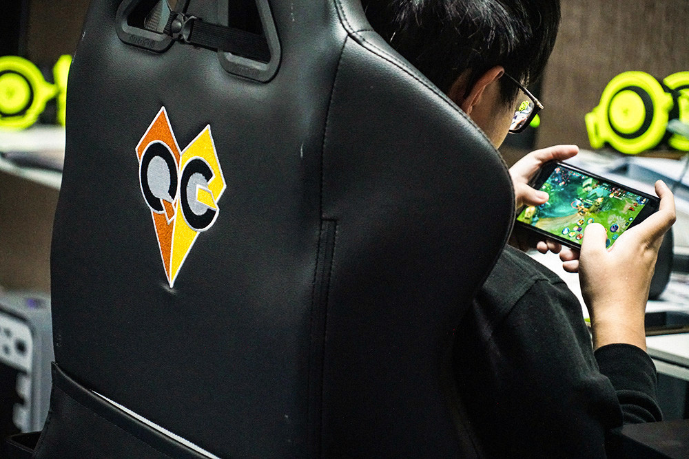 峡谷里的荣耀与忧伤：电竞少年之青春残酷物语