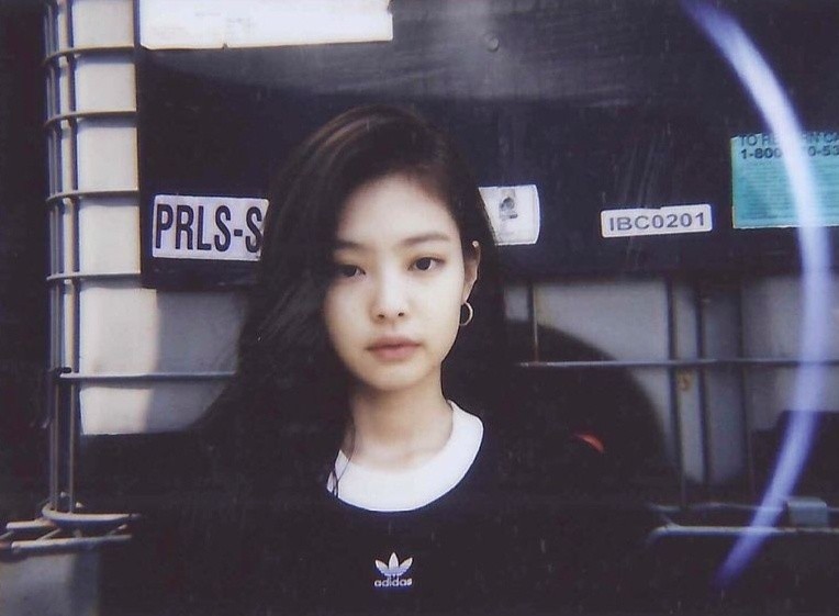 jennie一些令人心动的拍立得相片