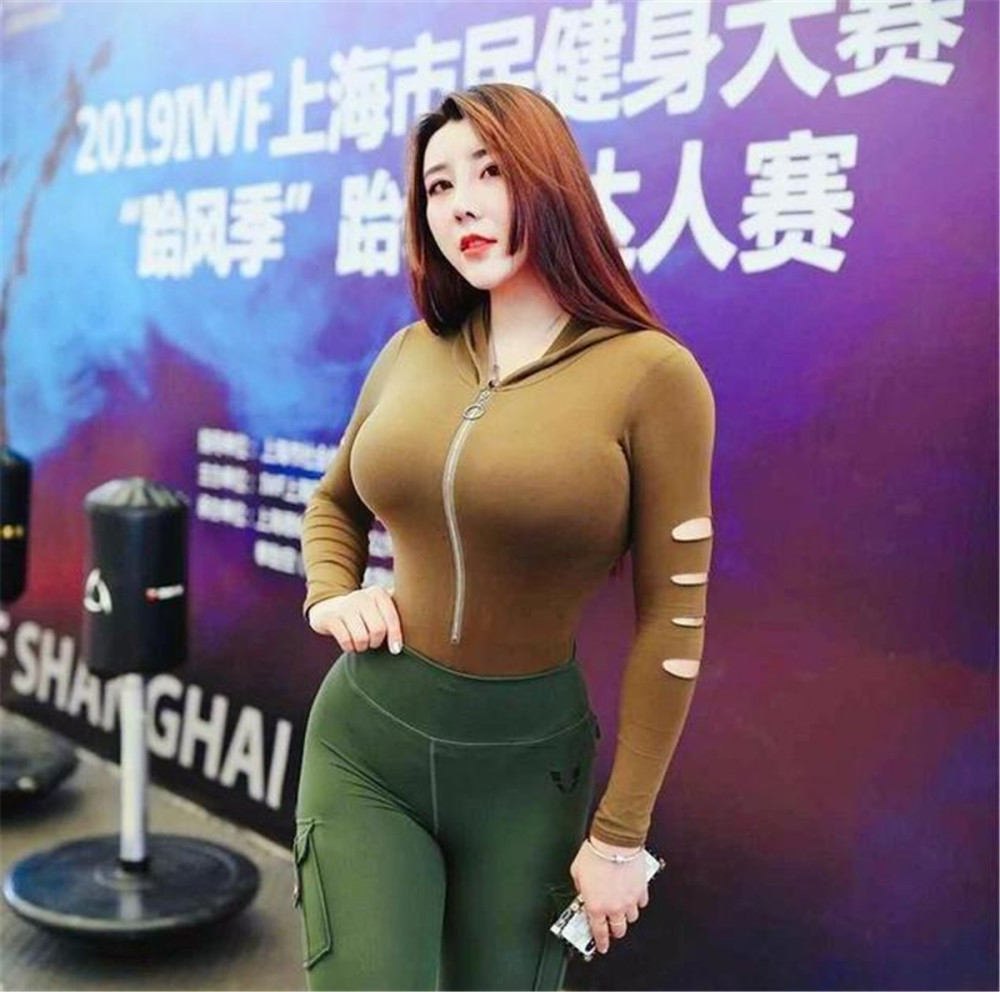 178刘太阳"蜜桃身材"引热议,不怕网友正面刚,用杨绛语录表心情