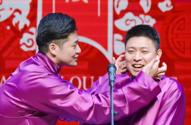 德云社谢金调侃李鹤东,说他是自己的孙子,这要是别人非得被打死