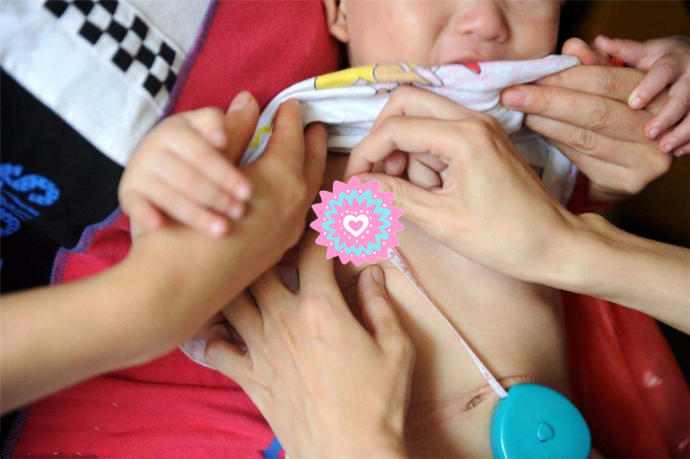 8岁女孩性早熟,胸部提前发育,宝妈带娃就医,医生:以后少吃肉!