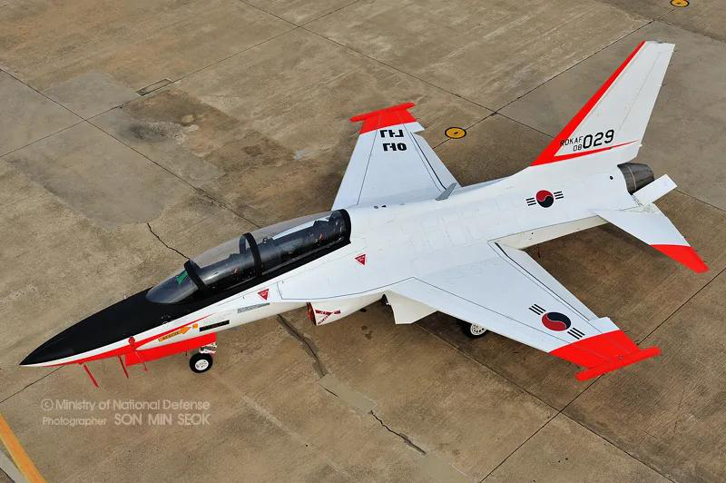 韩国fa-50"金鹰"轻型战斗机