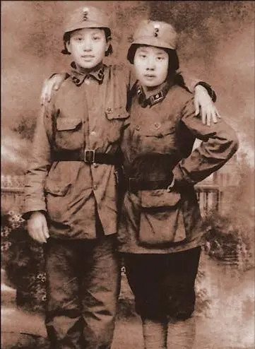 抗日战争老照片:被吓瘫的伪军,图7抗战时八路军女战士