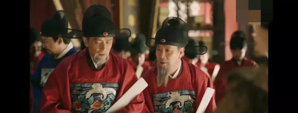 韩剧《王与妃》截图,朝鲜官员身着早期团领袍 而电视剧《大明风华》里
