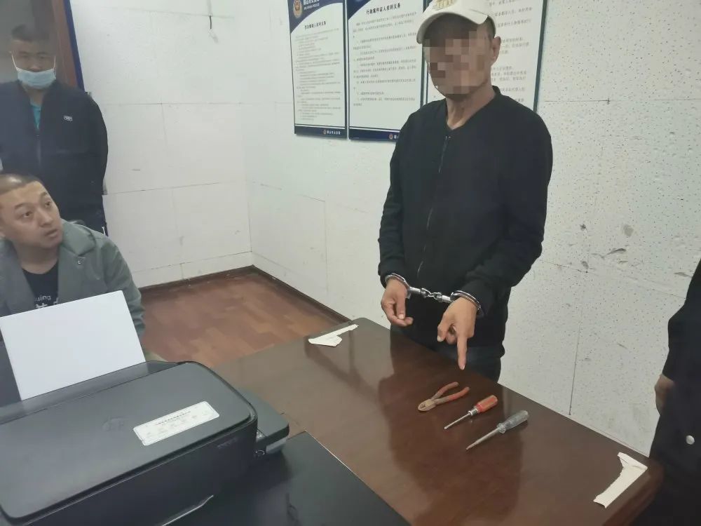 鞍山公安抓偷车贼,顺便破获多起吸毒,贩毒案