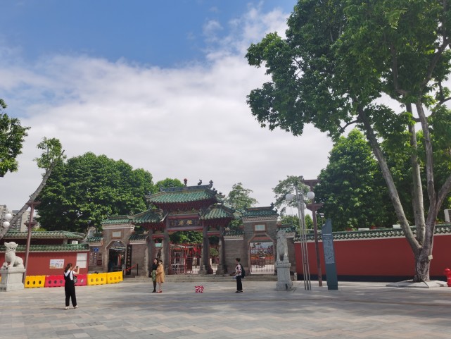 佛山祖庙供奉着何方神明为何叫祖庙门口为何立新人铜像