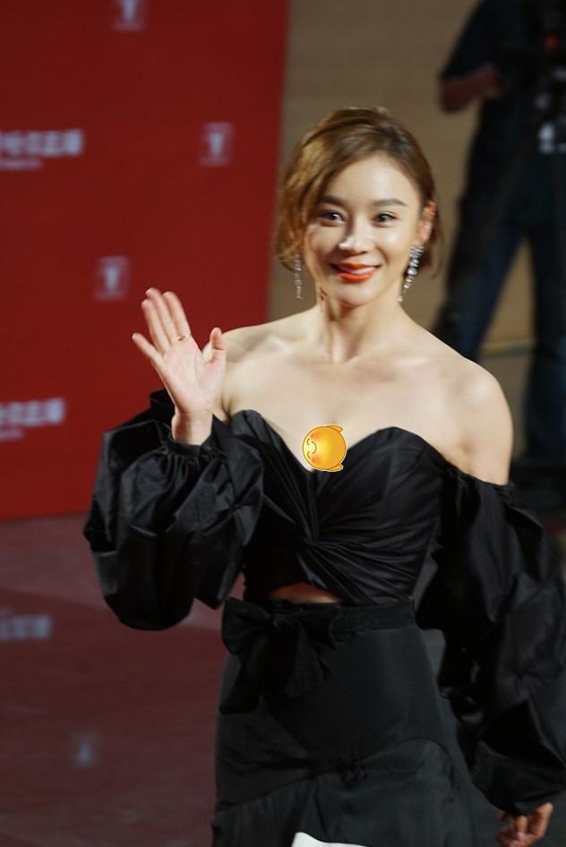 袁姗姗的身材也太好了吧,不仅曲线很高级,更有一种