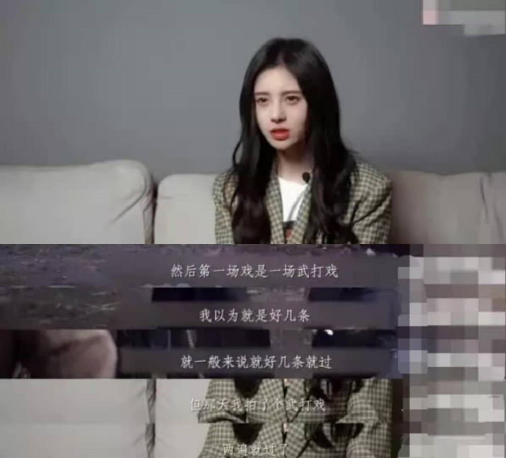 凡尔赛在逃公主王子:许凯不经意式秀优越,鞠婧祎借他人之口自夸