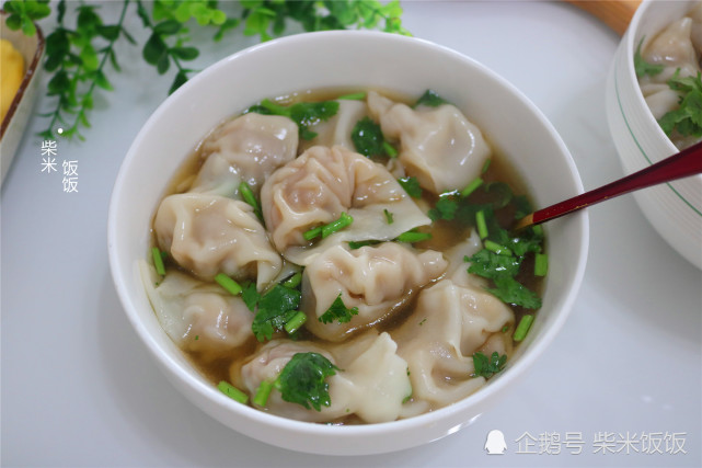 孩子要吃馄饨,我做了玉米馅的,鲜香脆嫩又多汁,孩子吃