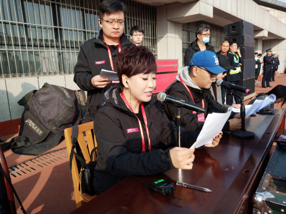 ( 河南广播电视台交通事业部主持人南方,李宪担纲完成开幕式现场解说