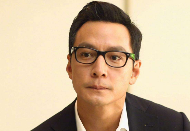 男神老了46岁吴彦祖近照曝光眉毛稀疏眼睛深陷无神