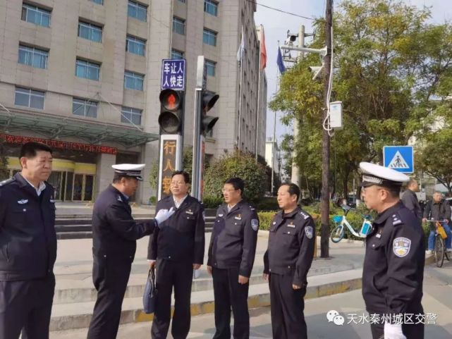 11月10日上午,甘肃省公安厅交管局副局长朱来胜,秩序二处处长陈晓