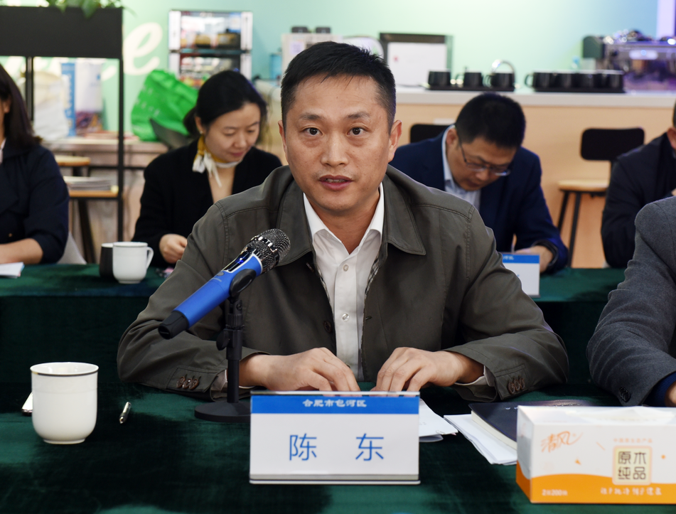 图|陈东介绍包河区三季度经济情况葛锐指出,包河的发展成就,离不开