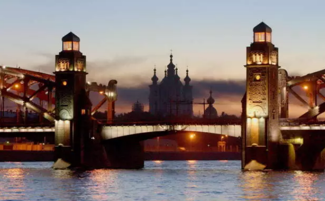 圣彼得堡的gdp和美元_最美的季节去看你 俄罗斯圣彼得堡旅游攻略