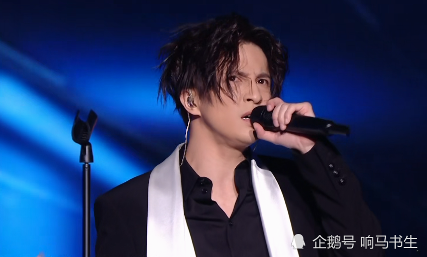 京东超级夜晚会:动了真情的薛之谦,以"感情"之名,以"青春"之名