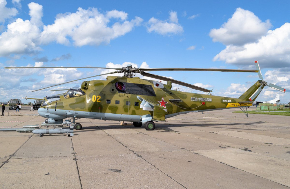 俄米-24遭阿塞拜疆击落第四天,俄军同型直升机被曝已抵达纳卡地区机场