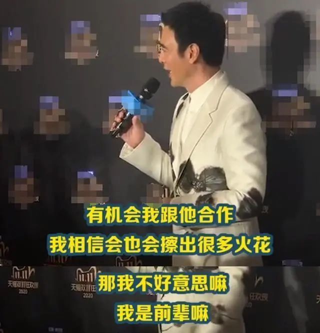 11月10日香港歌手钟镇涛在接受采访时,被问及最喜欢的新声代歌手是谁