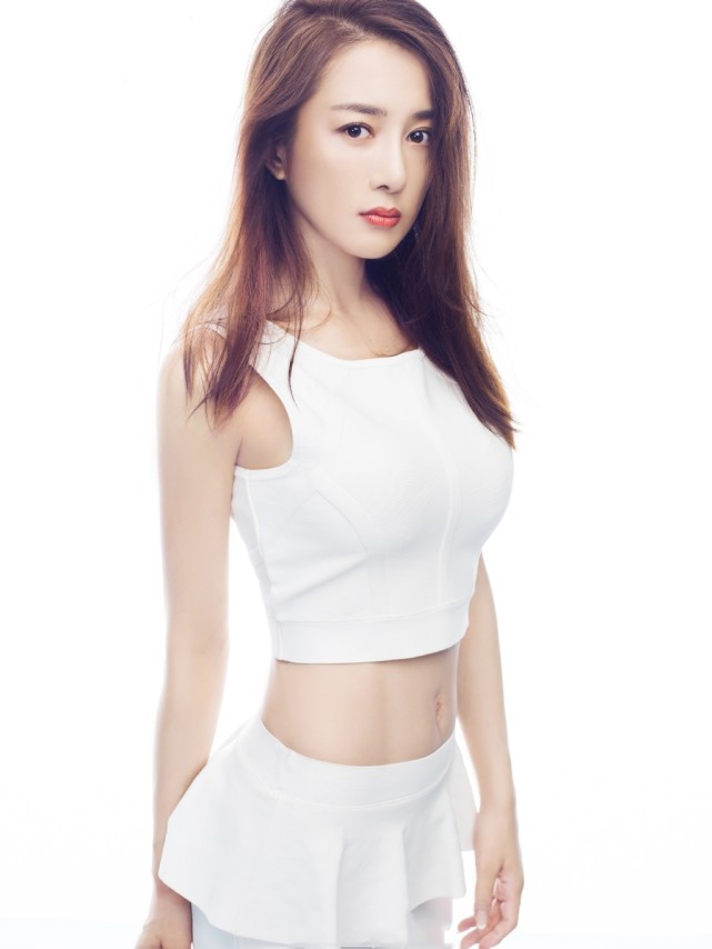 运动美女李依晓火辣劲爆身材明星写真图片