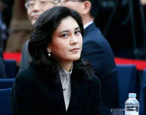 韩国三星最美女首富 李富真哭送父亲