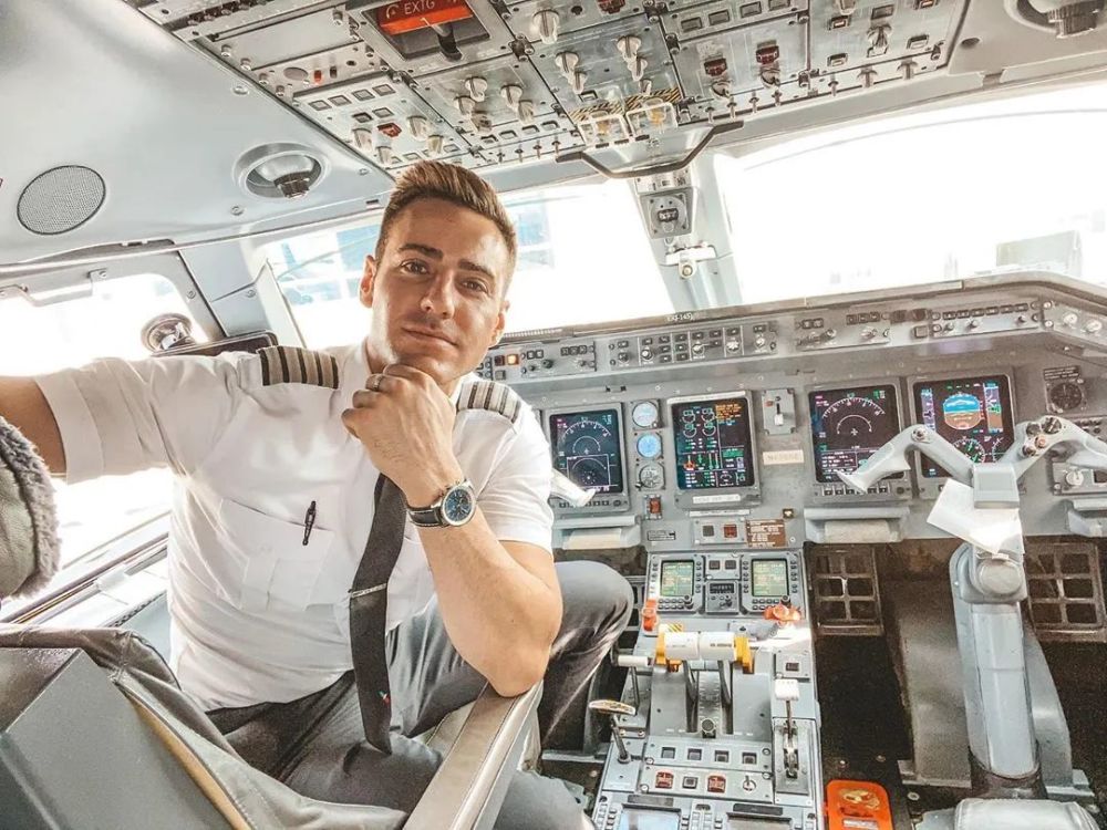 garrett | captain 为什么机长都长得这么违规啊