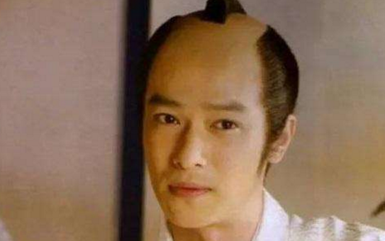 日本人的"奇葩"发型:两边留着,中间剃光,看后我服了